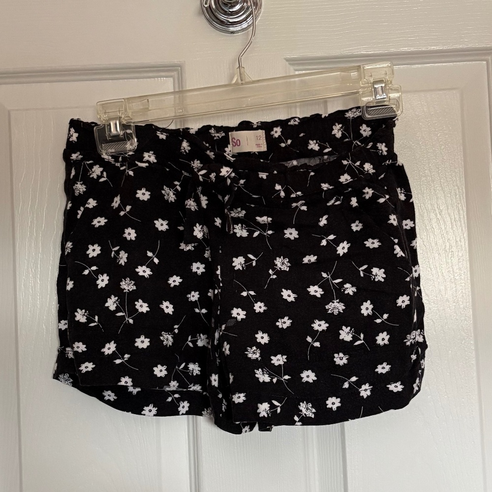 🌸 SO Black Floral Paperbag Shorts | Size 12